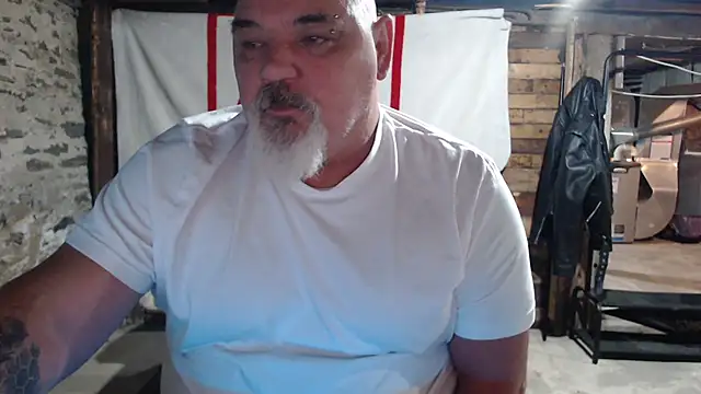 Snapshot of Newfiesausage1972 chatting on November 2025 10:05:01 AM Newfiesausage1972 online show from November 2025 10:05:01 AM