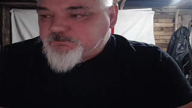 Snapshot of Newfiesausage1972 chatting on December 2025 12:34:02 PM Newfiesausage1972 online show from December 2025 12:34:02 PM