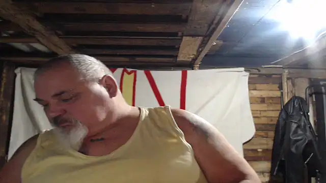 Snapshot of Newfiesausage1972 chatting on December 2025 12:02:02 PM Newfiesausage1972 online show from December 2025 12:02:02 PM