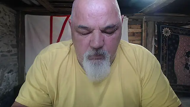 Newfiesausage1972 online show from April 2026 03:03:02 PM