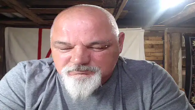Newfiesausage1972 online show from June 2026 09:06:01 PM