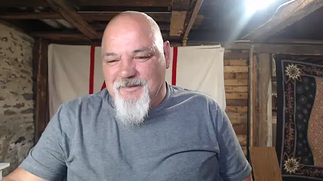 Newfiesausage1972 online show from June 2026 10:18:02 AM