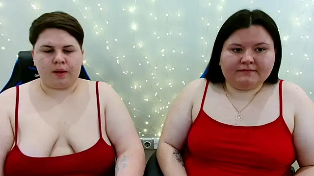 Snapshot of BeckyAndHellen chatting on June 2026 10:41:01 AM BeckyAndHellen online show from June 2026 10:41:01 AM