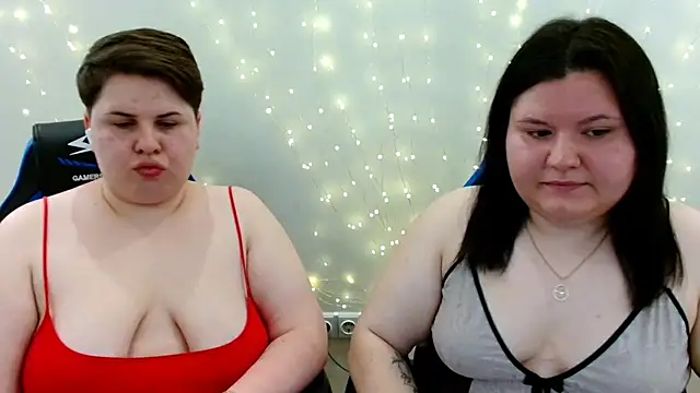 Snapshot of BeckyAndHellen chatting on June 2026 10:06:02 AM BeckyAndHellen online show from June 2026 10:06:02 AM