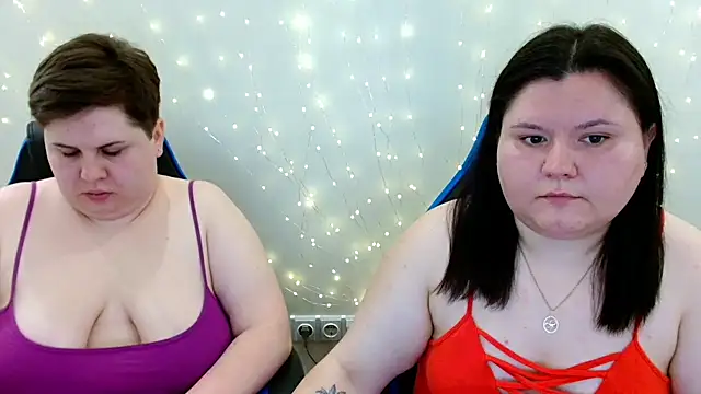 Snapshot of BeckyAndHellen chatting on June 2026 09:12:01 AM BeckyAndHellen online show from June 2026 09:12:01 AM
