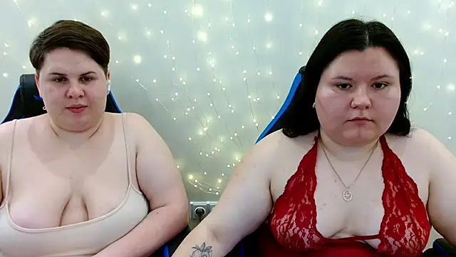 Snapshot of BeckyAndHellen chatting on June 2026 08:47:01 PM BeckyAndHellen online show from June 2026 08:47:01 PM