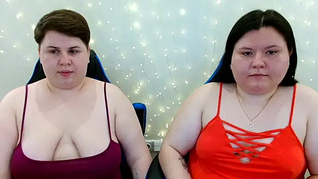 Snapshot of BeckyAndHellen chatting on June 2026 10:32:01 AM BeckyAndHellen online show from June 2026 10:32:01 AM