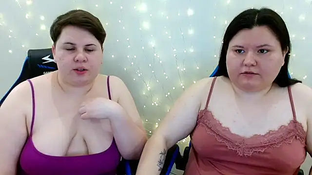 Snapshot of BeckyAndHellen chatting on June 2026 08:09:02 AM BeckyAndHellen online show from June 2026 08:09:02 AM