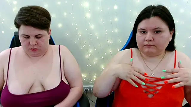 Snapshot of BeckyAndHellen chatting on July 2026 02:51:01 PM BeckyAndHellen online show from July 2026 02:51:01 PM
