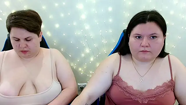 Snapshot of BeckyAndHellen chatting on July 2026 09:37:02 AM BeckyAndHellen online show from July 2026 09:37:02 AM