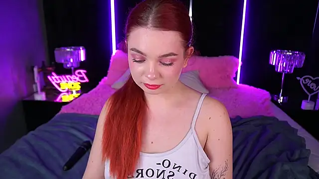 Snapshot of CarolinaDia chatting on December 2024 12:45:02 AM CarolinaDia online show from December 2024 12:45:02 AM