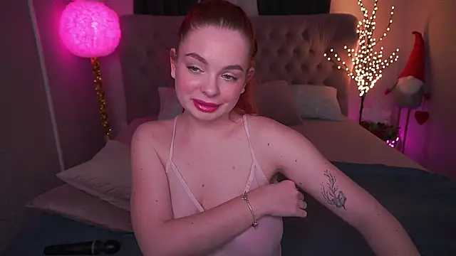 Snapshot of CarolinaDia chatting on January 2025 11:43:01 PM CarolinaDia online show from January 2025 11:43:01 PM