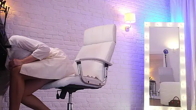 Nylon Legs online show from January 2026 10:03:02 PM