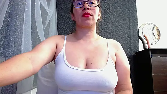Snapshot of Abril_Bianchi chatting on September 2025 10:14:01 PM Abril Bianchi online show from September 2025 10:14:01 PM