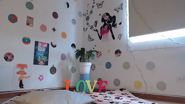 Snapshot of Yaumiko chatting on January 2025 07:32:01 PM Yaumiko online show from January 2025 07:32:01 PM