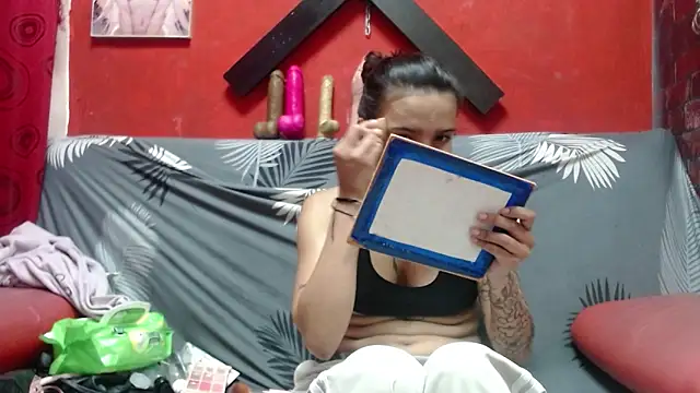 Snapshot of Yaumiko chatting on November 2025 12:05:01 PM Yaumiko online show from November 2025 12:05:01 PM