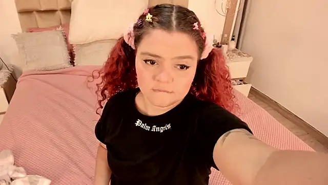 Twwiiggy online show from February 2025 08:03:01 PM