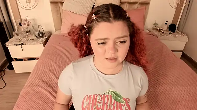 Twwiiggy online show from February 2025 08:07:02 PM