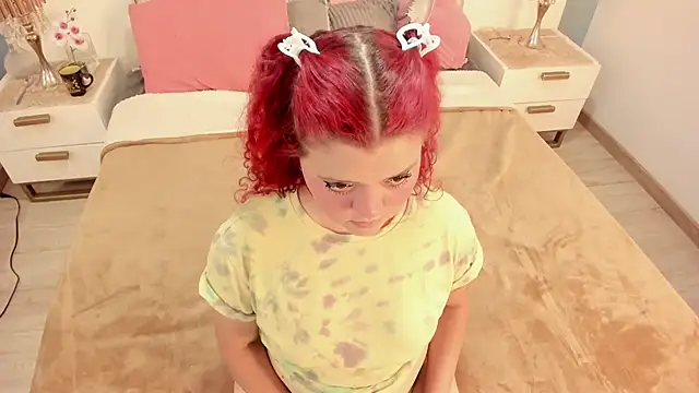 Twwiiggy online show from September 2025 08:09:01 PM