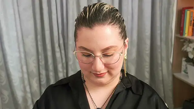 Ximenna Cruz online show from March 2026 05:18:02 PM