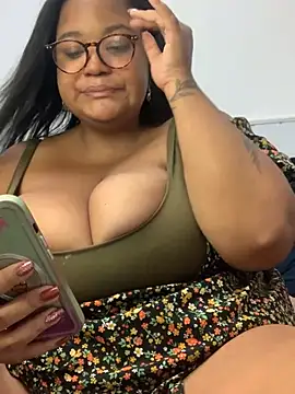 Snapshot of SweetLizzyBBW chatting on August 2026 10:45:01 PM SweetLizzyBBW online show from August 2026 10:45:01 PM