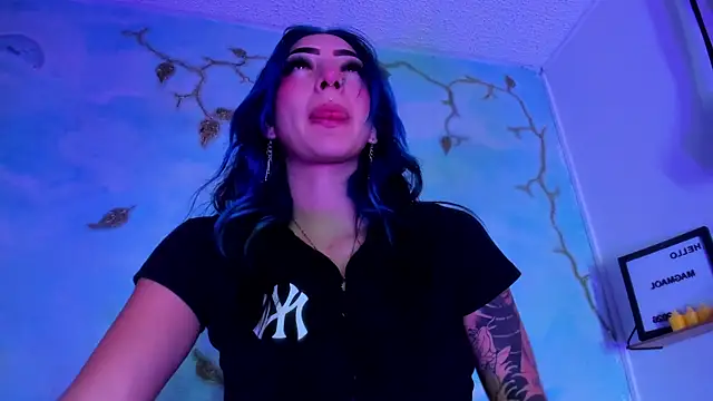 SaturnooStonee online show from April 2026 02:31:01 AM