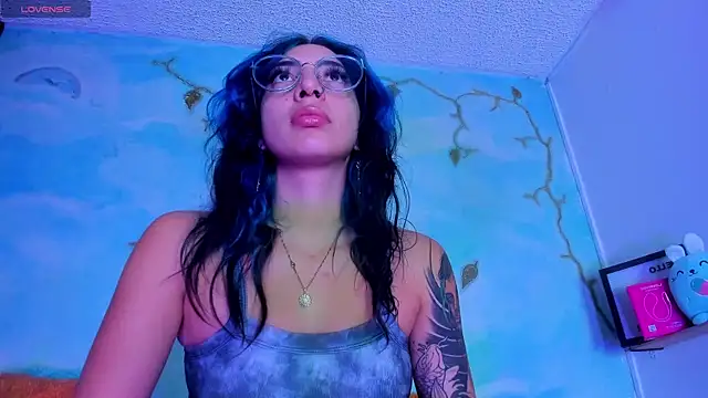 SaturnooStonee online show from April 2026 01:38:01 AM