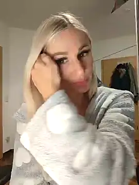 Liana Lou online show from December 2024 08:15:01 PM