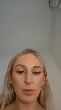 Liana Lou online show from January 2025 01:44:02 PM