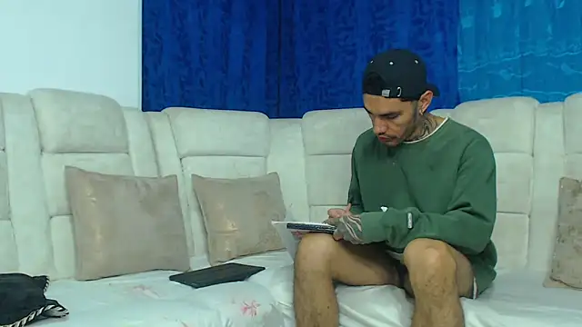 Hot Sharks  online show from February 2026 07:03:02 AM