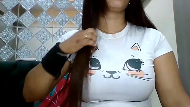 Snapshot of sparkling_queen chatting on November 2025 04:24:01 AM sparkling queen online show from November 2025 04:24:01 AM