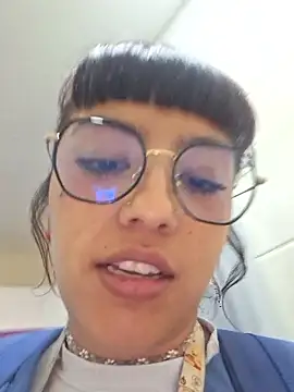 cute hollywood online show from February 2026 06:31:01 PM