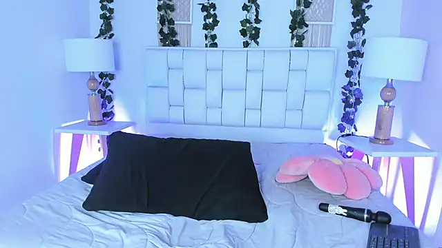 Snapshot of SophieHill_gh chatting on February 2025 11:33:02 PM SophieHill gh online show from February 2025 11:33:02 PM