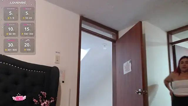 EmaGw online show from November 2025 08:18:01 PM