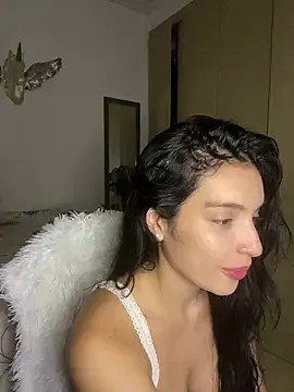 dakota le online show from March 2025 02:19:01 AM