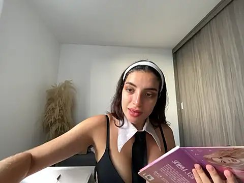 dakota le online show from June 2026 10:02:01 PM