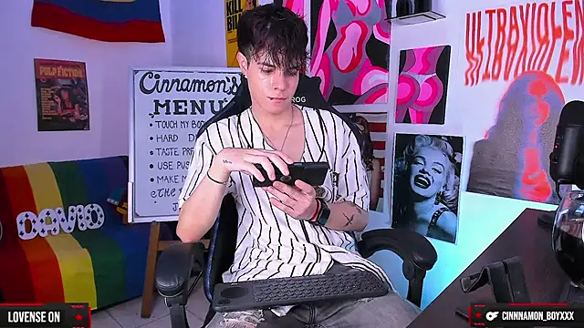 Snapshot of cinnamon_boyxxx chatting on December 2024 04:03:02 AM cinnamon boyxxx online show from December 2024 04:03:02 AM