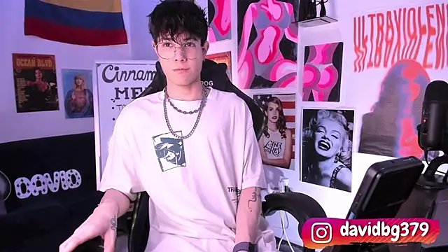 Snapshot of cinnamon_boyxxx chatting on March 2025 01:43:02 AM cinnamon boyxxx online show from March 2025 01:43:02 AM