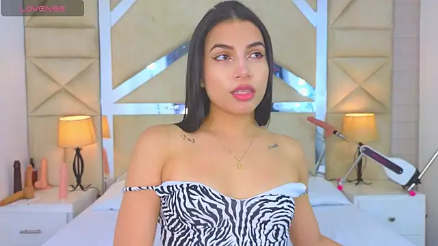 Tiphani walker  online show from September 2025 12:03:02 AM