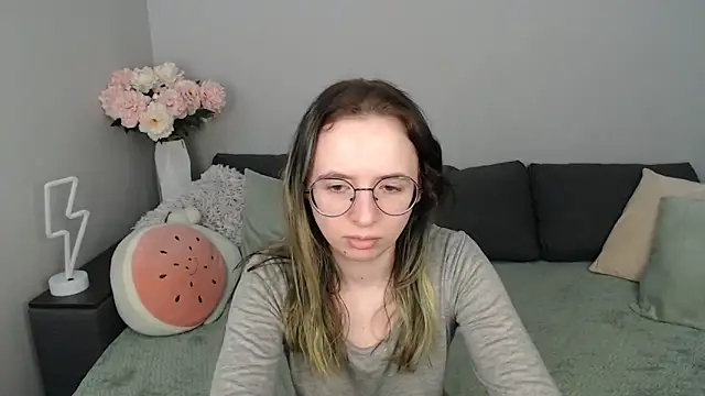 Mini Diva online show from September 2025 08:14:02 AM