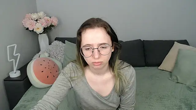 Mini Diva online show from September 2025 08:13:02 AM