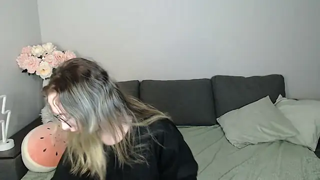 Mini Diva online show from October 2025 08:13:01 AM