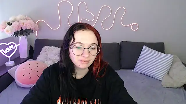 Mini Diva online show from November 2025 09:10:02 AM