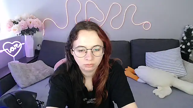 Mini Diva online show from March 2026 09:26:01 AM