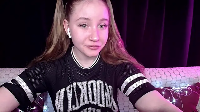 Snapshot of SindiWatsoon chatting on December 2024 03:52:01 PM SindiWatsoon online show from December 2024 03:52:01 PM