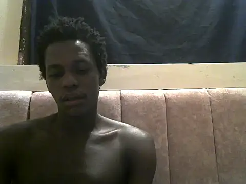 Snapshot of Bigras0011 chatting on June 2026 04:43:02 AM Bigras0011 online show from June 2026 04:43:02 AM