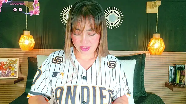 AnnaVictoria   online show from April 2026 12:27:01 AM