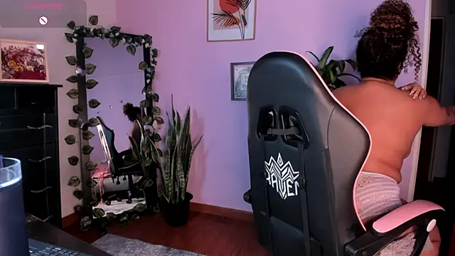 Kenia tompson01 online show from December 2025 01:32:02 AM