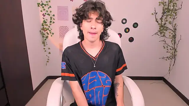 Snapshot of Angelo_duarte chatting on September 2025 06:00:01 PM Angelo duarte online show from September 2025 06:00:01 PM