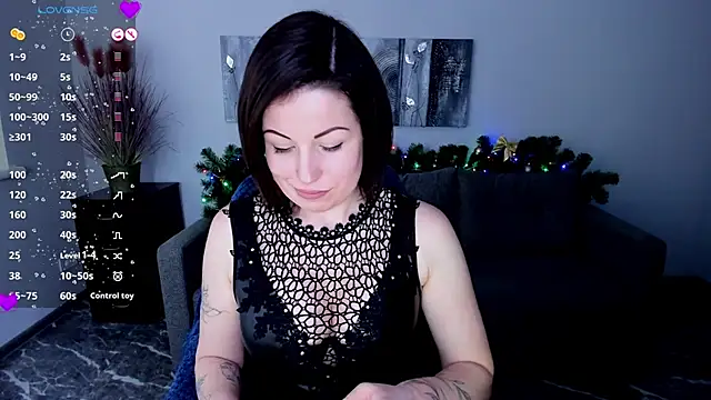 Snapshot of Emily_Midlton chatting on January 2025 10:32:02 AM Emily Midlton online show from January 2025 10:32:02 AM